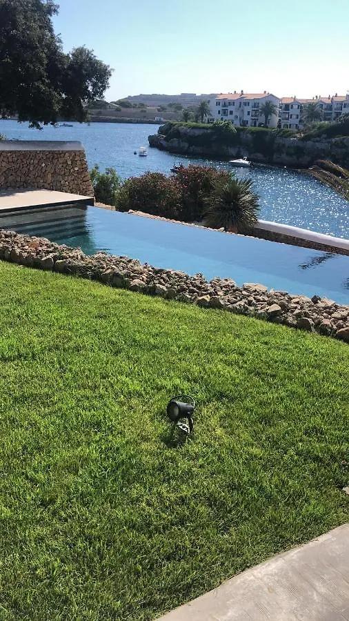 Splendide Villa Les Pieds Dans L'Eau Dans La Baie De Mahon Es Castell